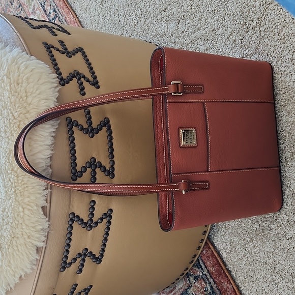 Beautiful Dooney & Bourke Chestnut  Pebbled Leather Lexington Shopper Tote 🤎🎁 - Picture 16 of 17